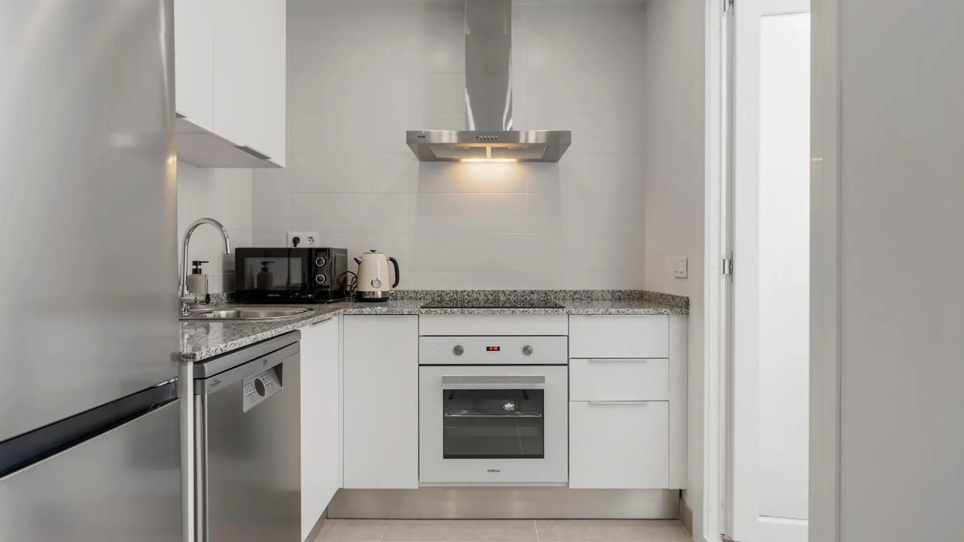 Modern Penthouse - Near Beach & Oldtown Estepona Lägenhet