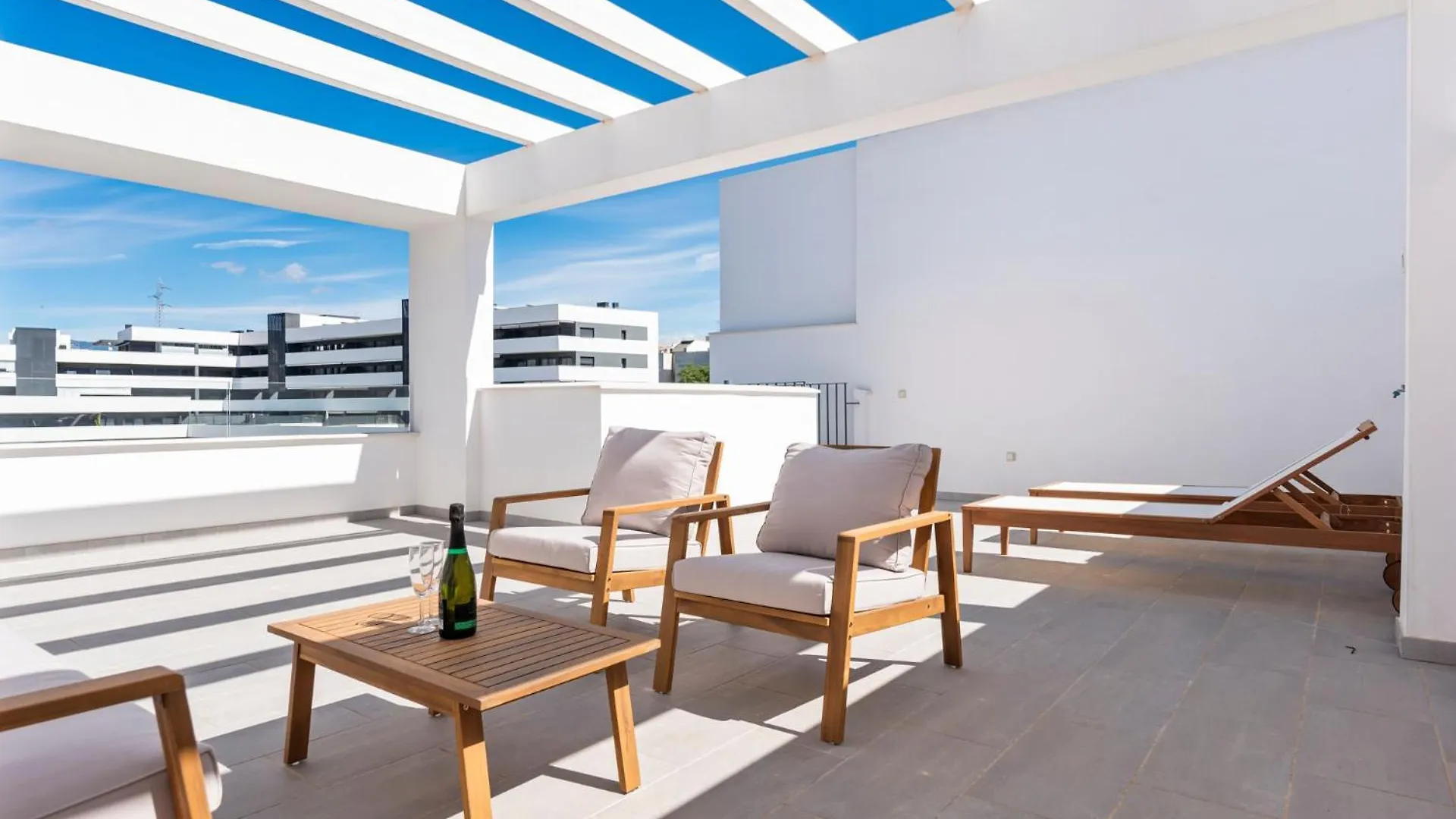 Apartment Modern Penthouse - Near Beach & Oldtown Estepona